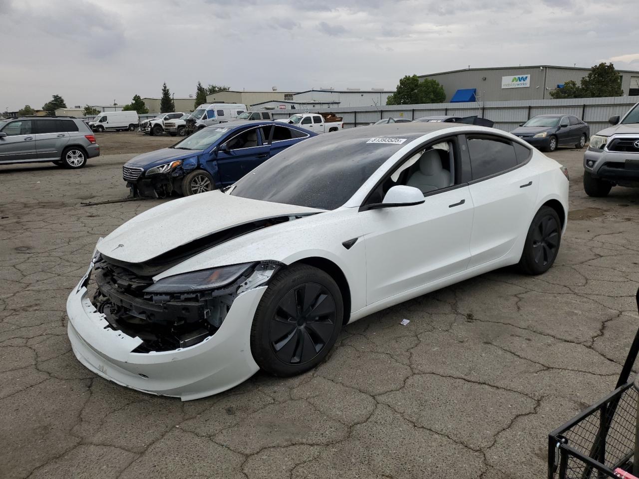 TESLA MODEL 3