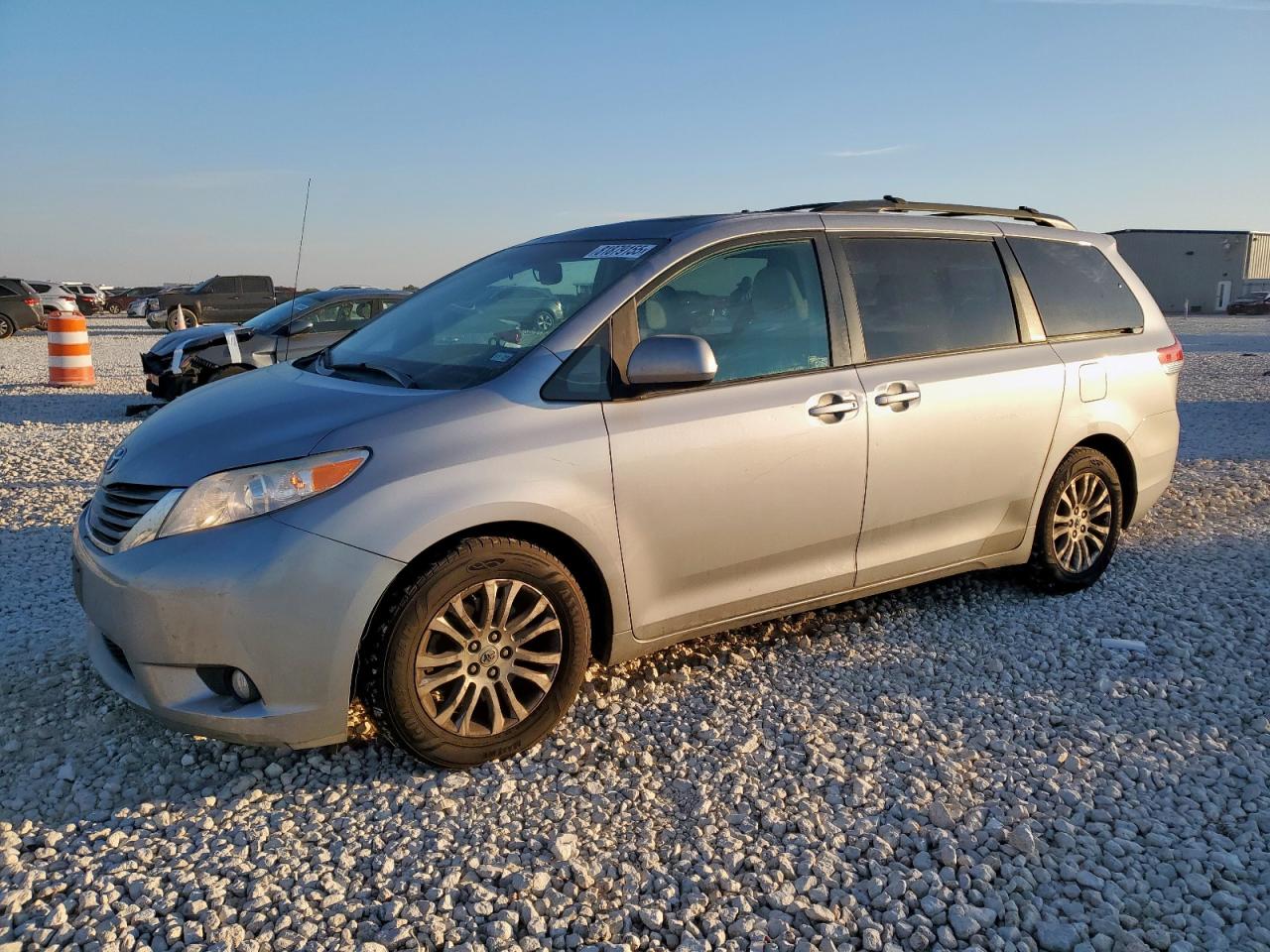 TOYOTA SIENNA XLE