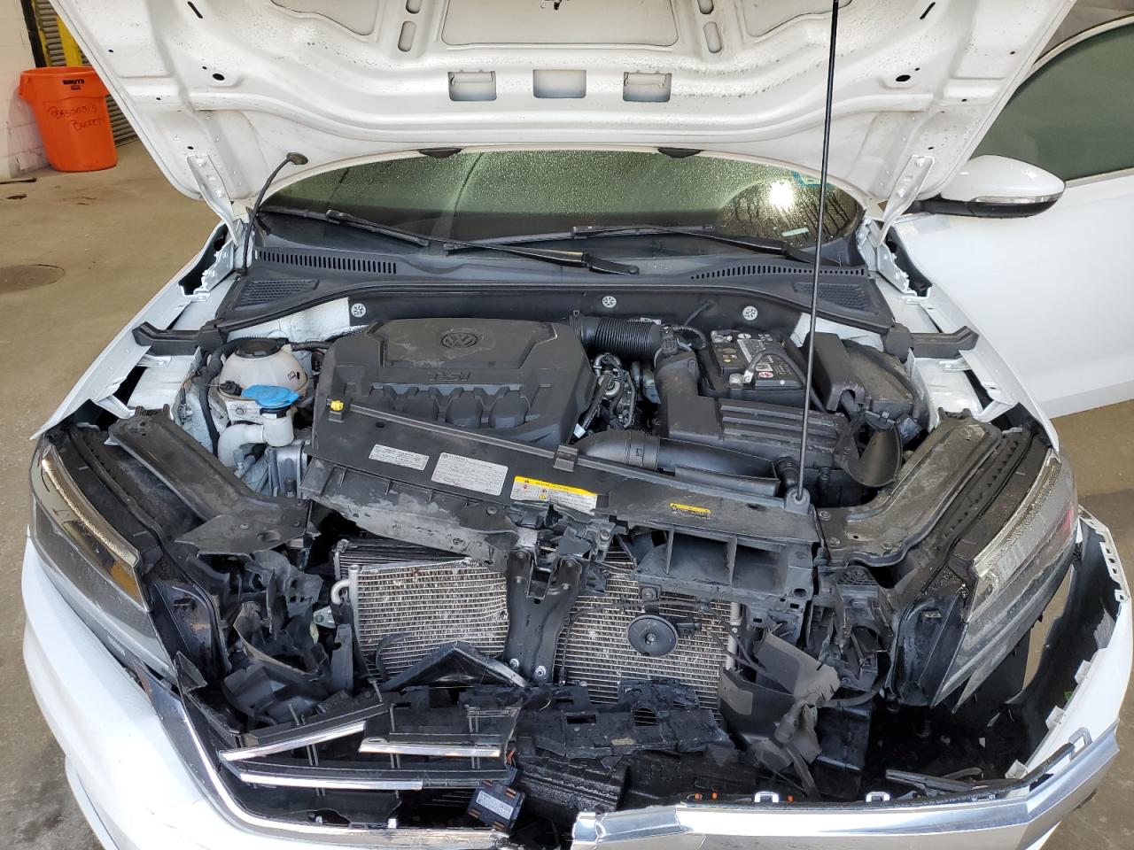 VOLKSWAGEN PASSAT SE