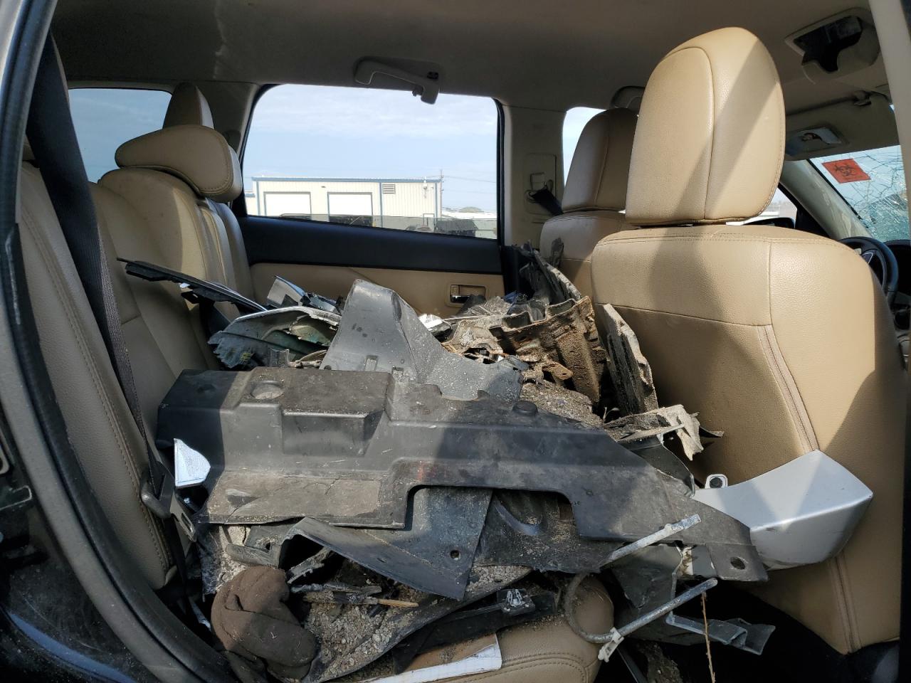 MITSUBISHI OUTLANDER SE