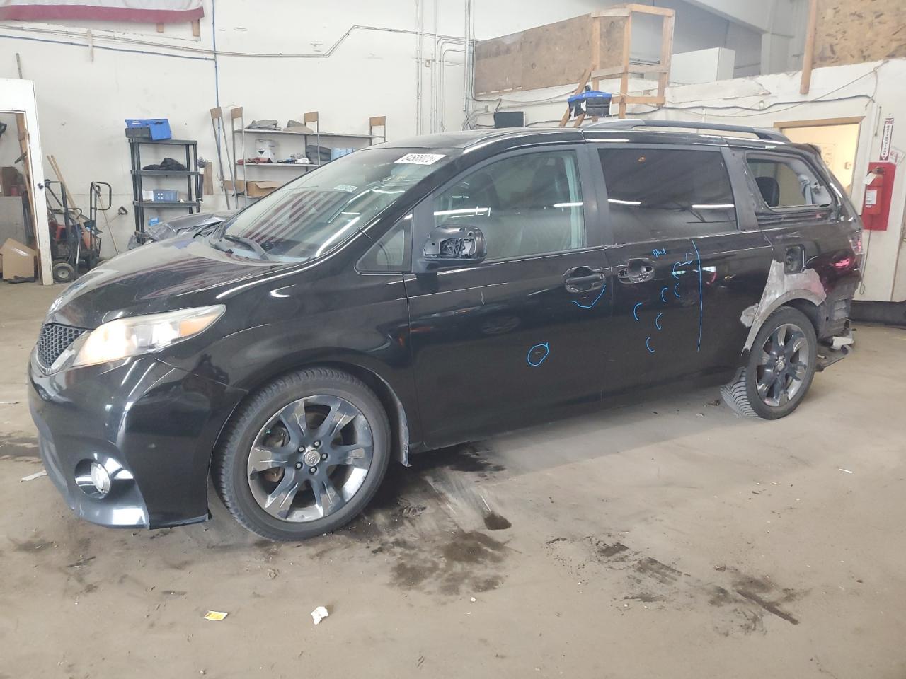 TOYOTA SIENNA SPORT