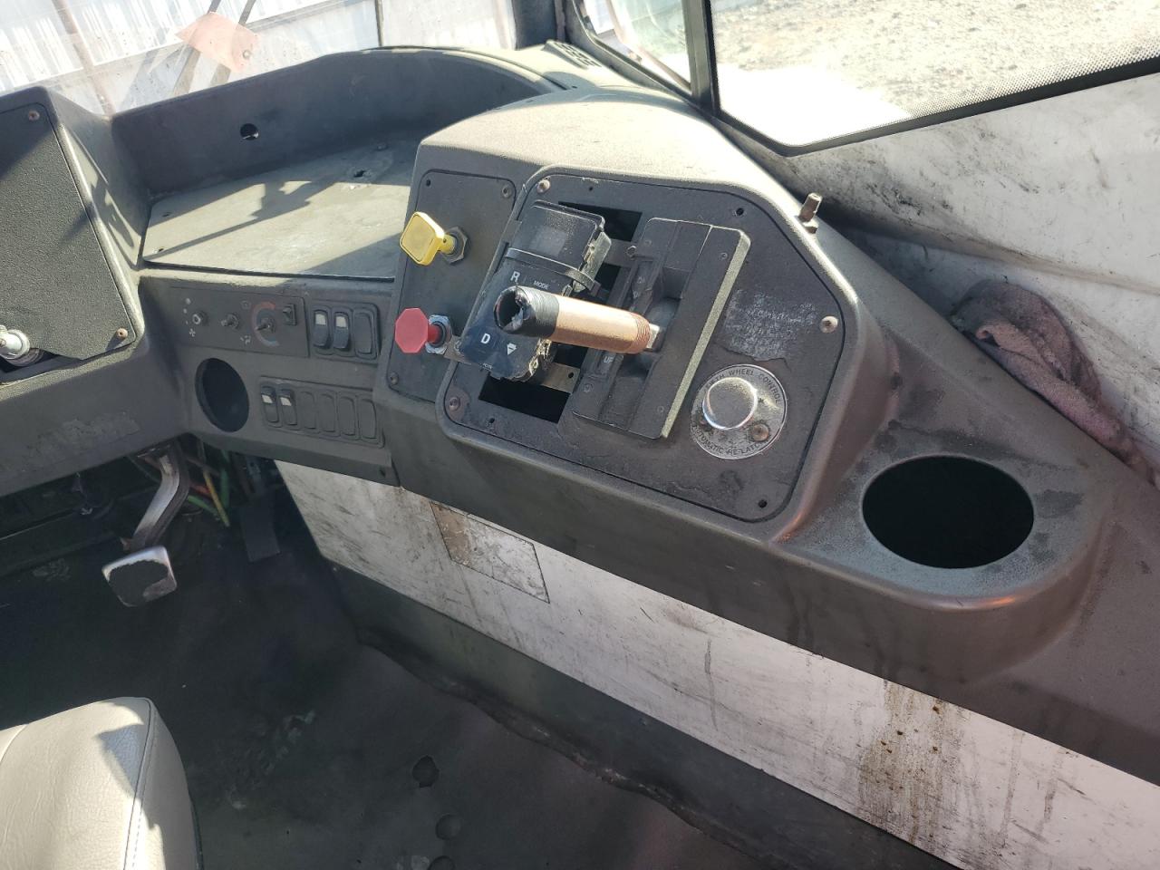 Lot #3285682685 2016 OTTAWA YARD TRACTOR OTTAWA4X2