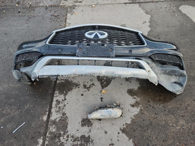 2017 INFINITI QX30 BASE SJKCH5CR1HA026400