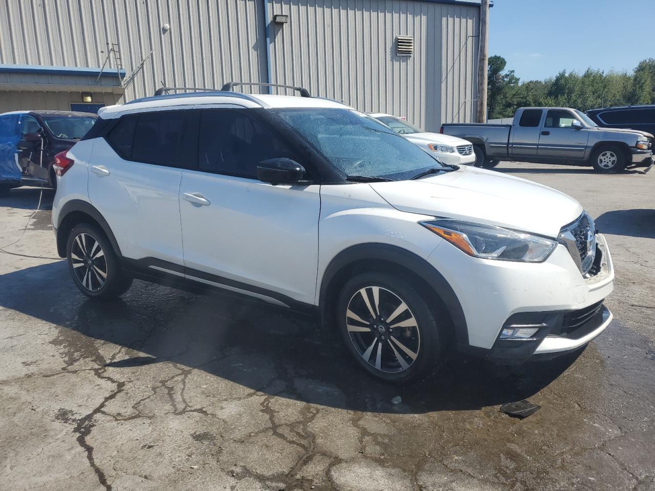 NISSAN KICKS S