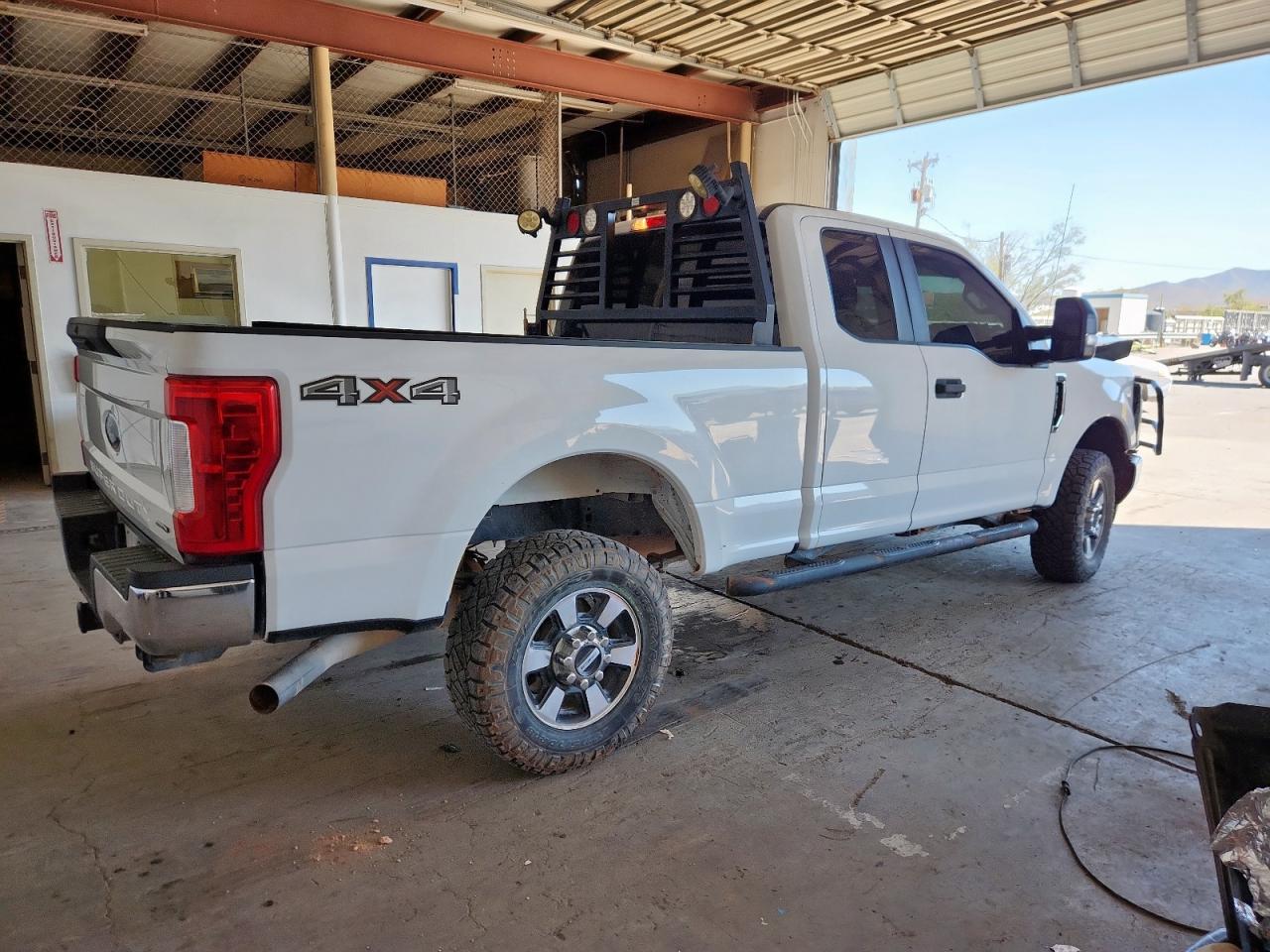 FORD F-250 SUPER DUTY