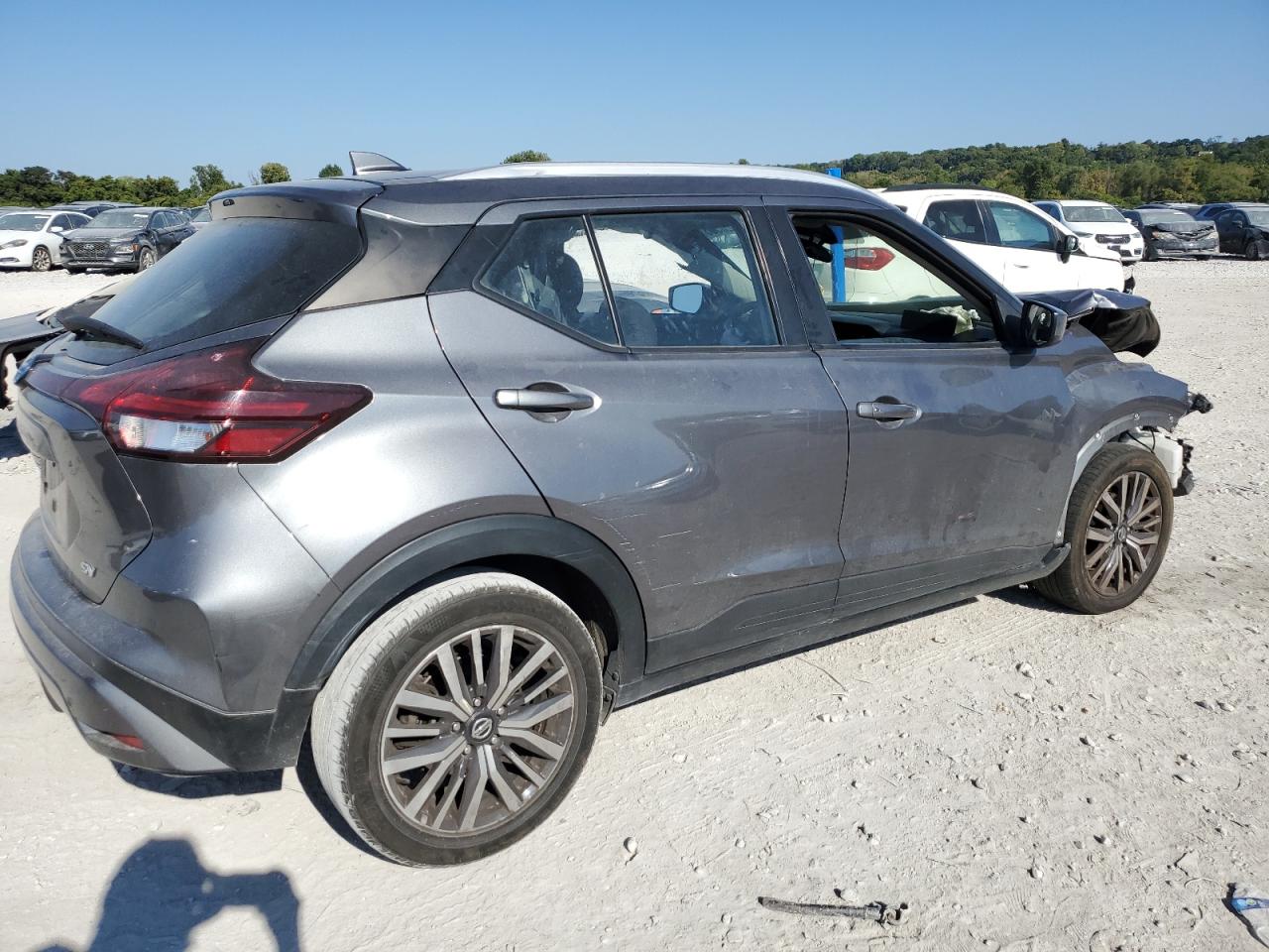 NISSAN KICKS SV