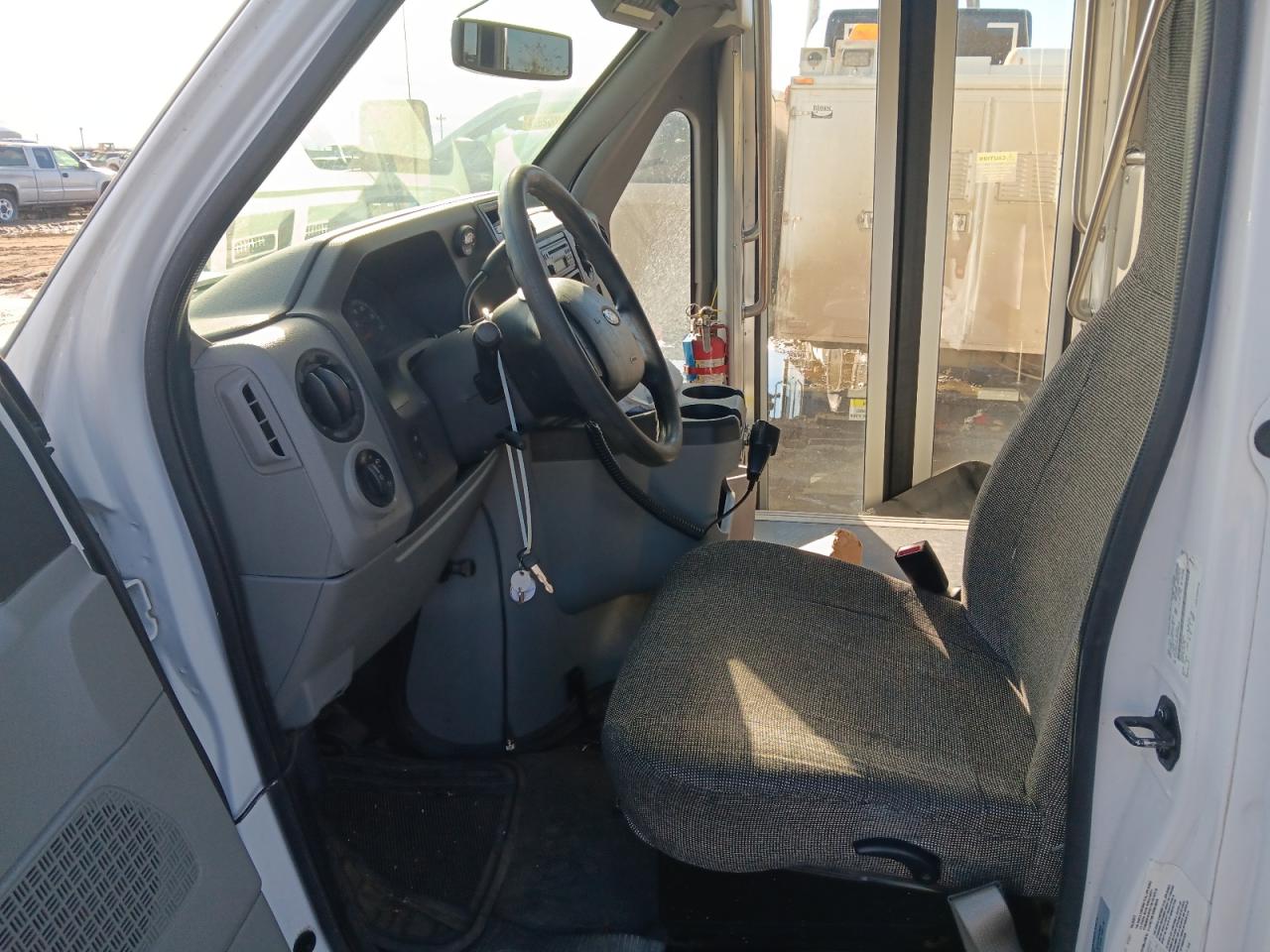 FORD ECONOLINE E450 SUPER DUTY CUTAWAY VAN