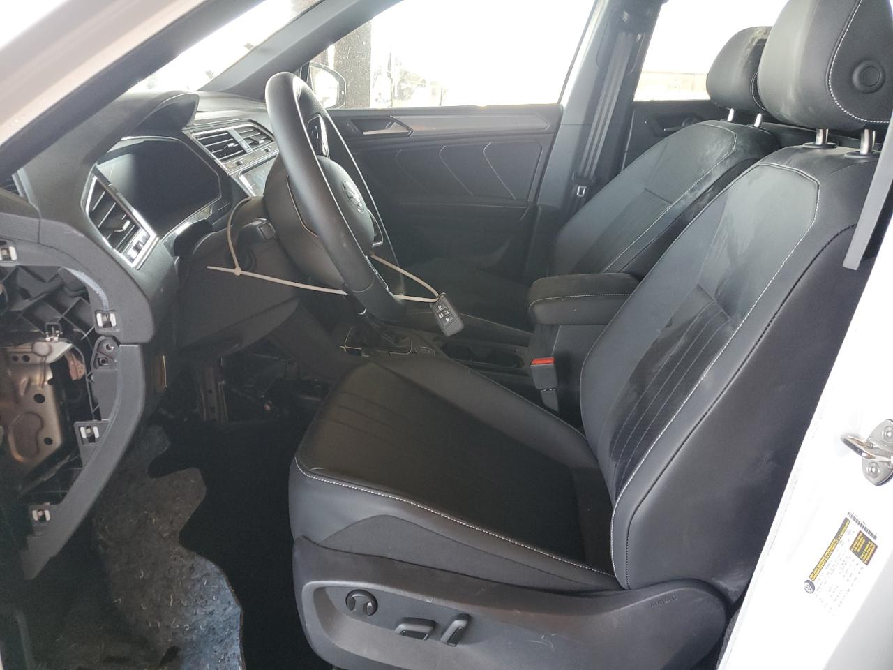 VOLKSWAGEN TIGUAN SE R-LINE BLACK