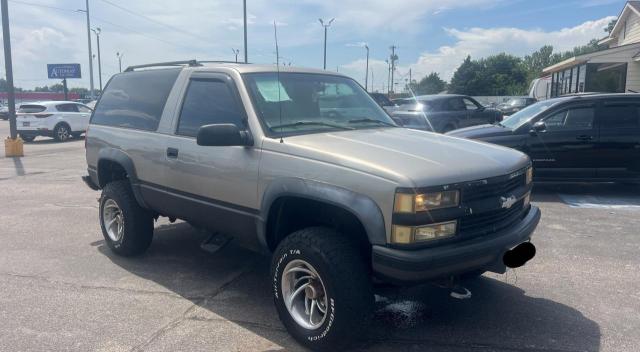 CHEVROLET TAHOE K150 1999 gray 2dr spor gas 3GNEK18R8XG179779 photo #1