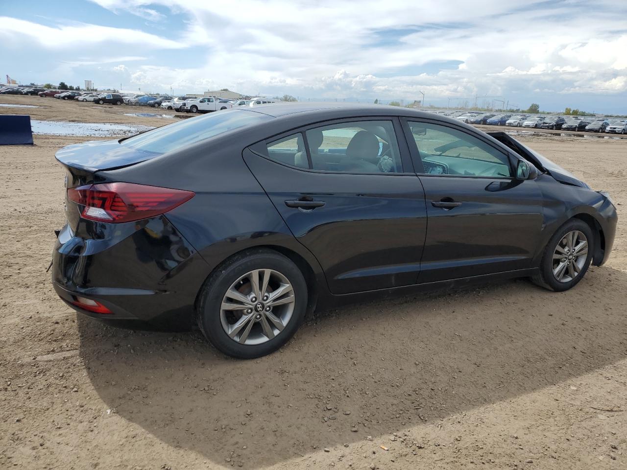 HYUNDAI ELANTRA SE
