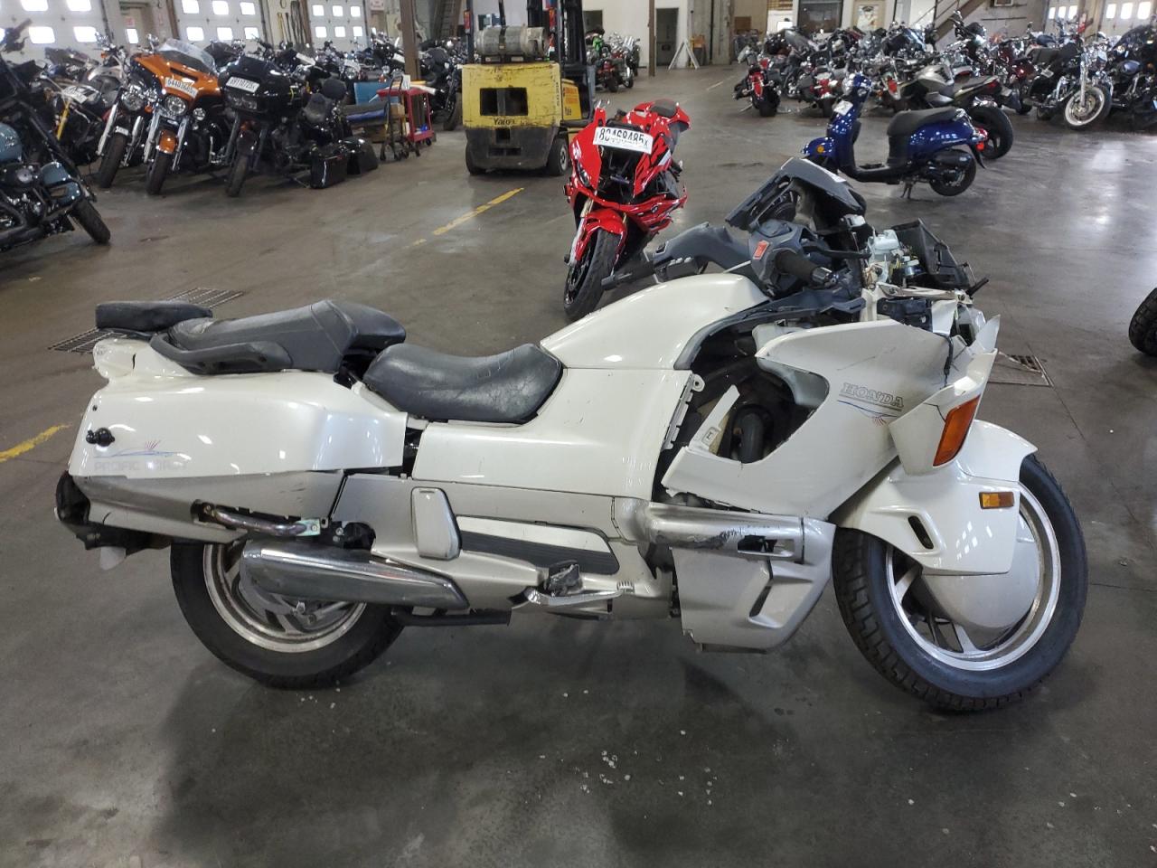 Lot #3240942184 1989 HONDA PC800