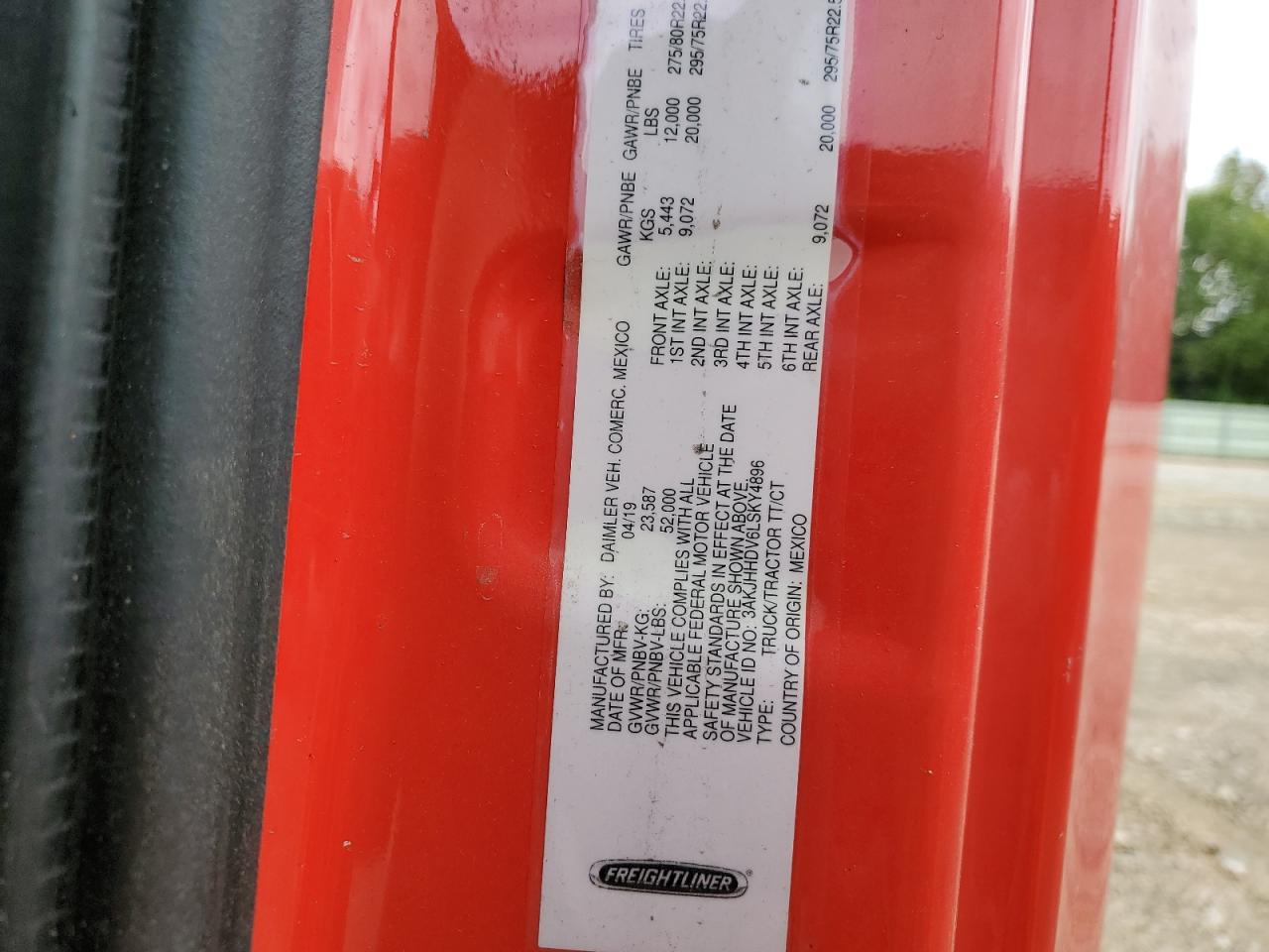 Lot #3278722629 2020 FREIGHTLINER CASCADIA 1