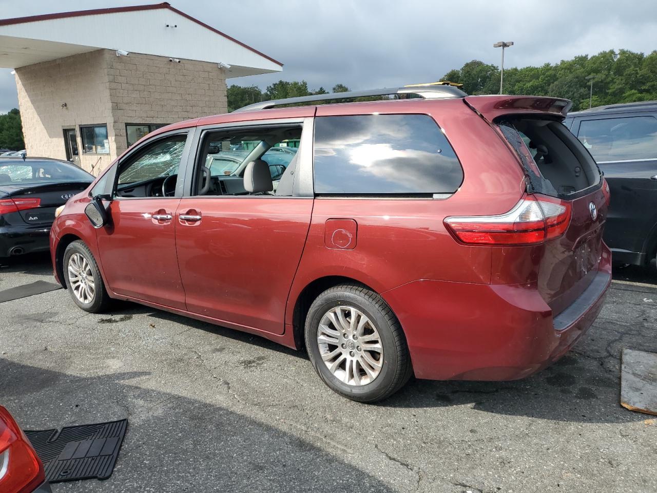 TOYOTA SIENNA XLE