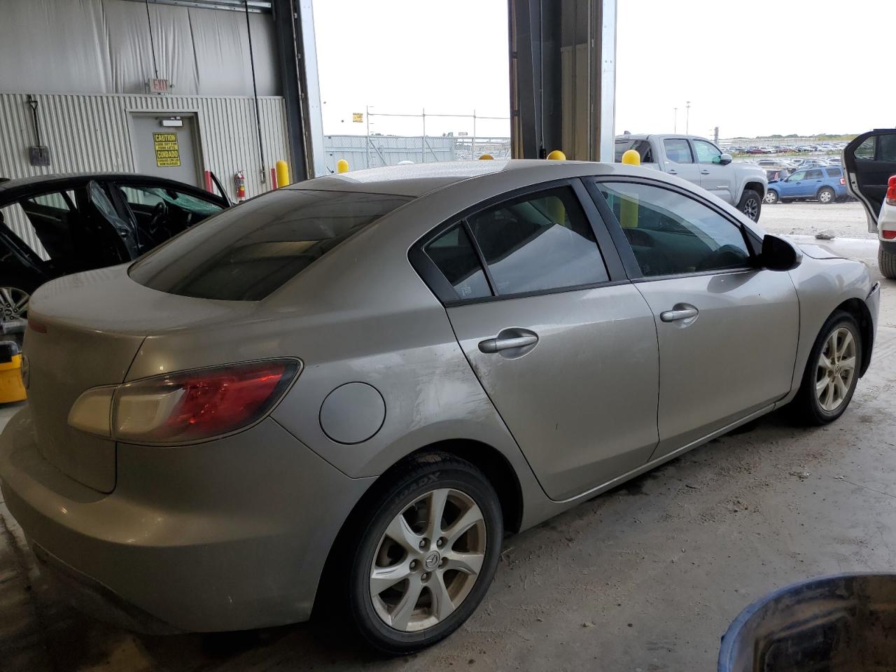 MAZDA 3 I