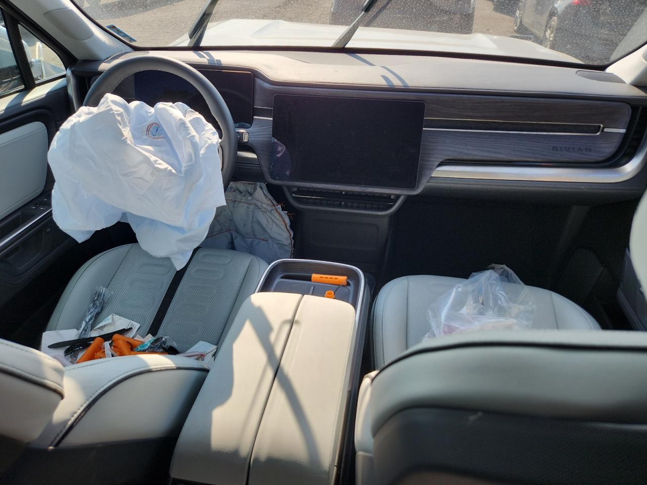 RIVIAN R1S ADVENTURE