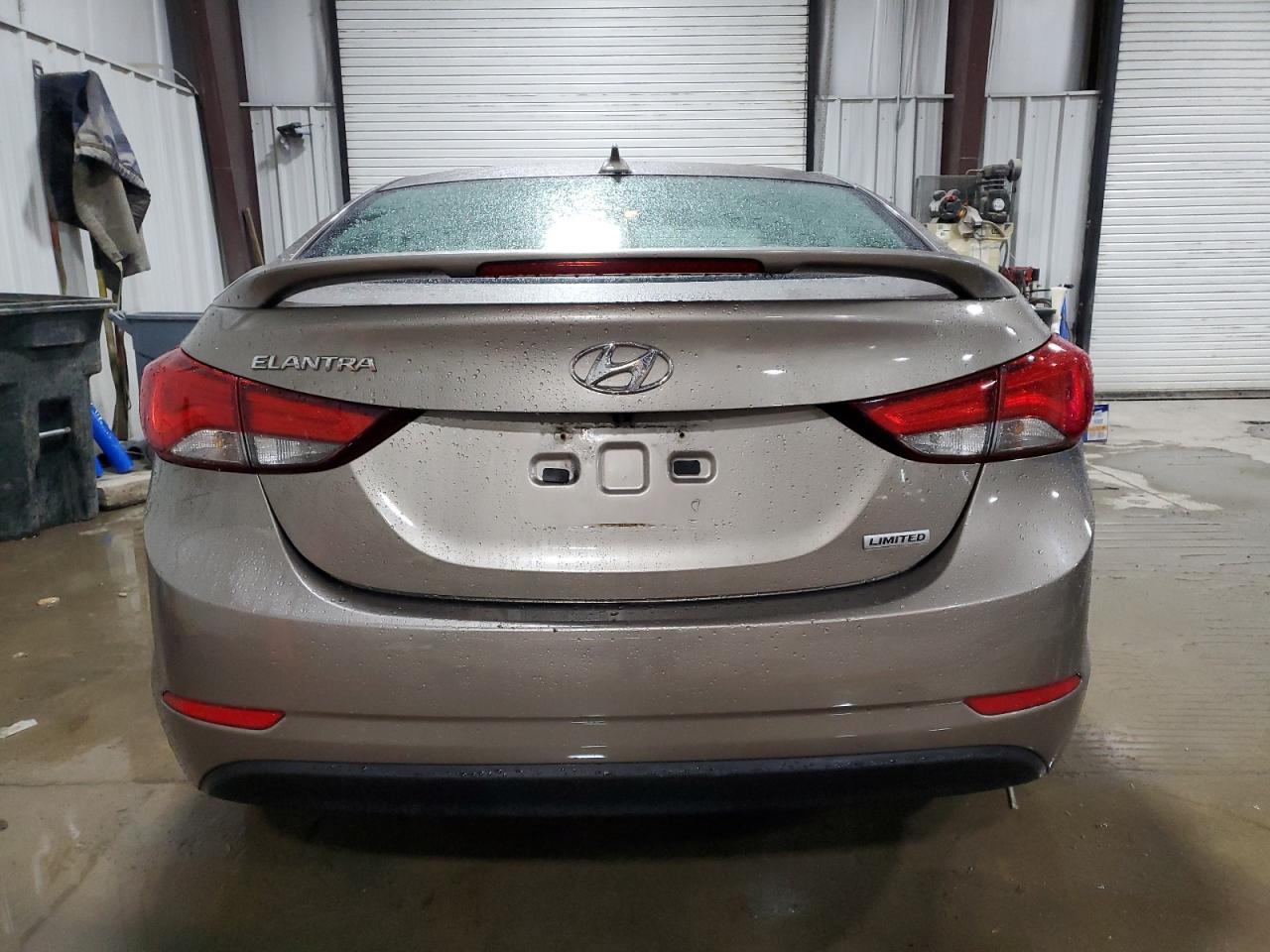 HYUNDAI ELANTRA SE