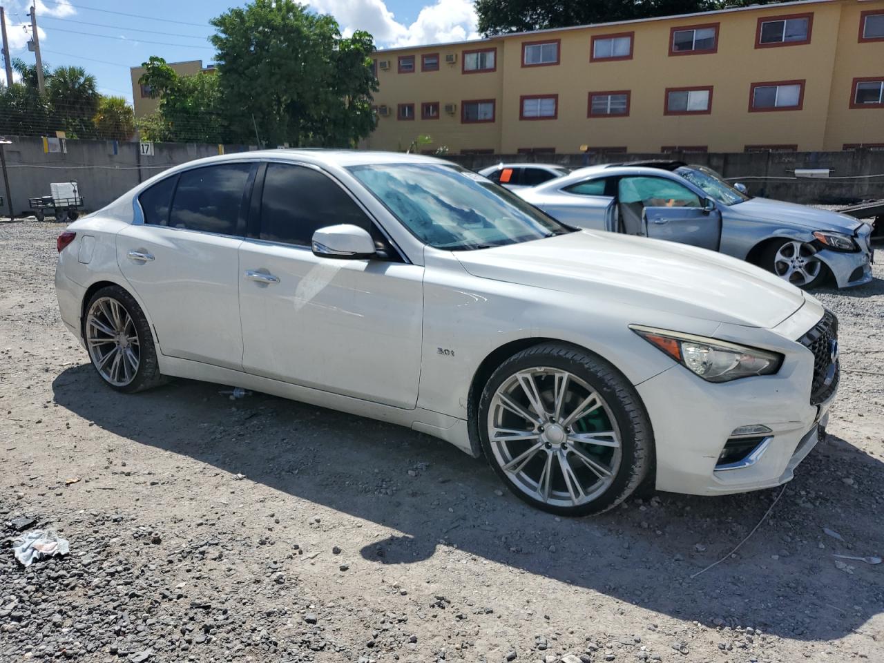 INFINITI Q50 LUXE