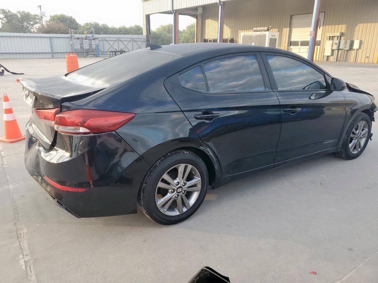 Lot #3301839352 2017 HYUNDAI ELANTRA SE