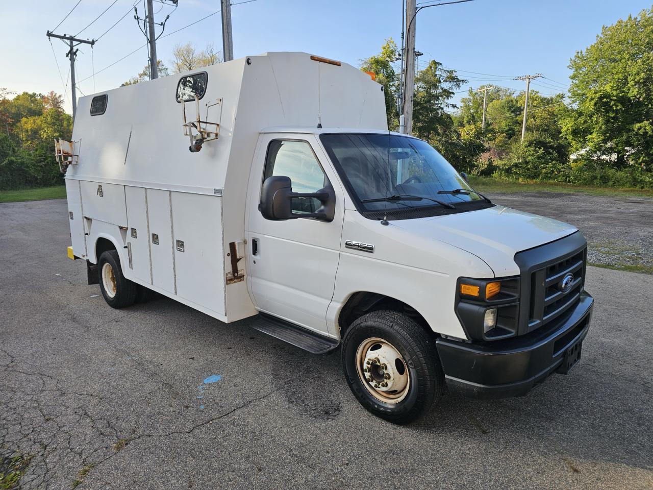 FORD ECONOLINE E450 SUPER DUTY CUTAWAY VAN