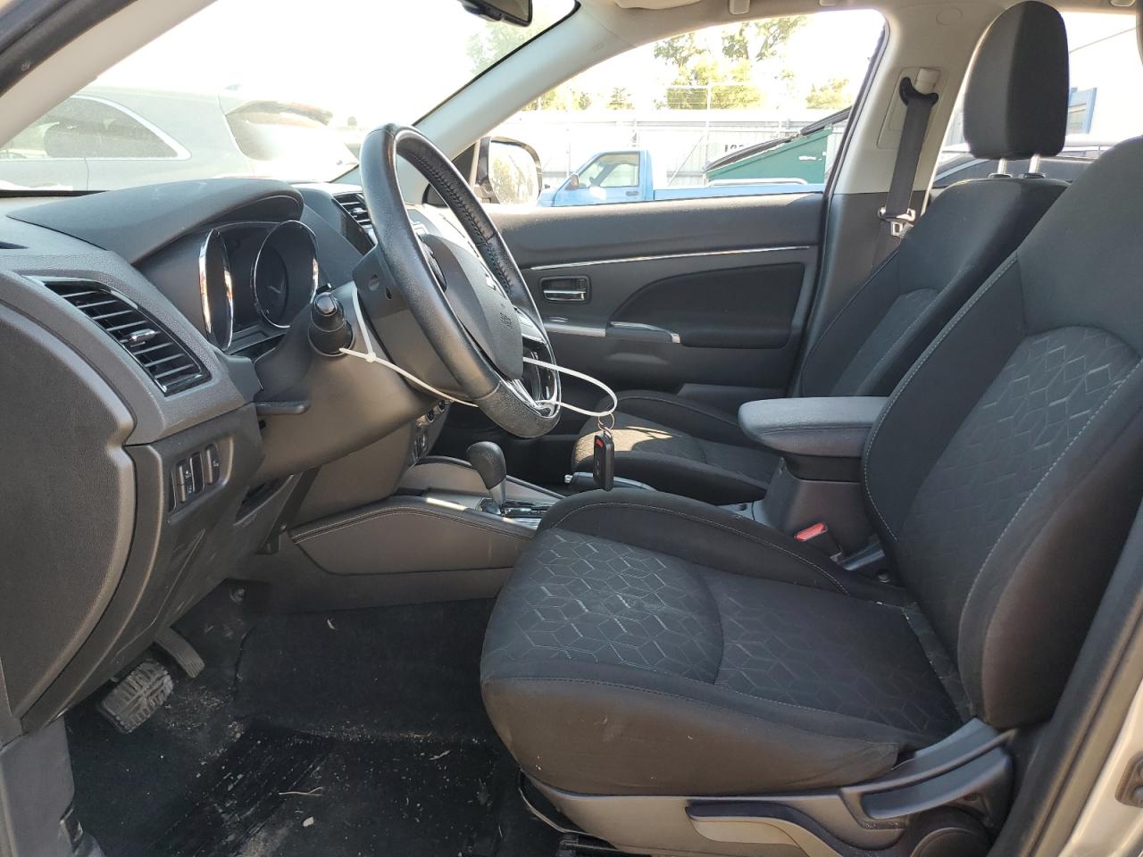 MITSUBISHI OUTLANDER ES