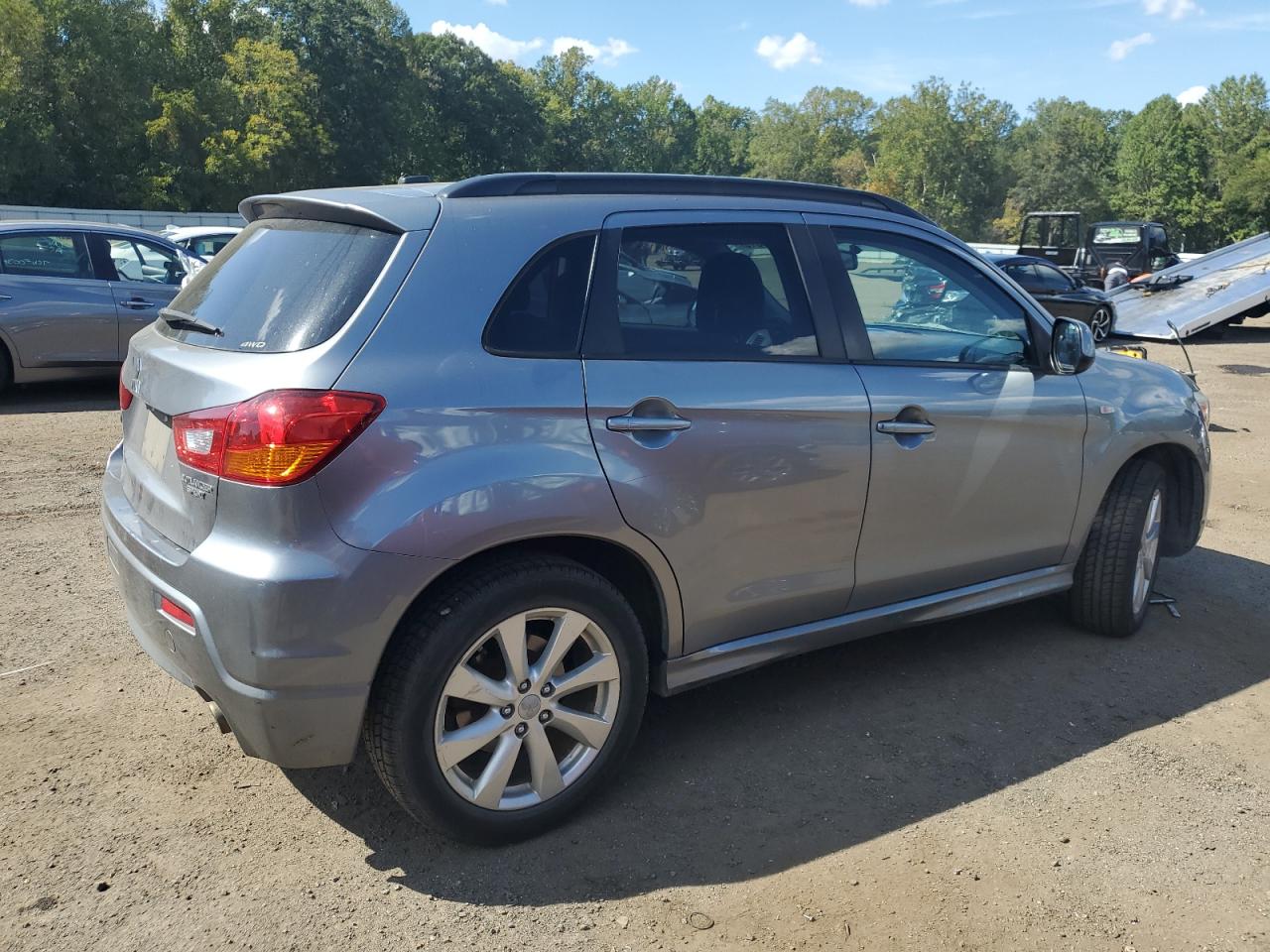 MITSUBISHI OUTLANDER SE