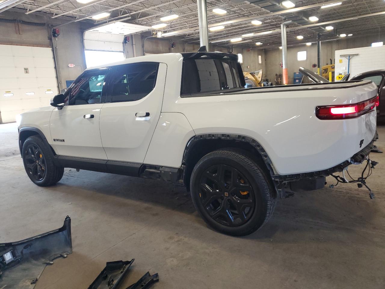 RIVIAN R1T ADVENTURE