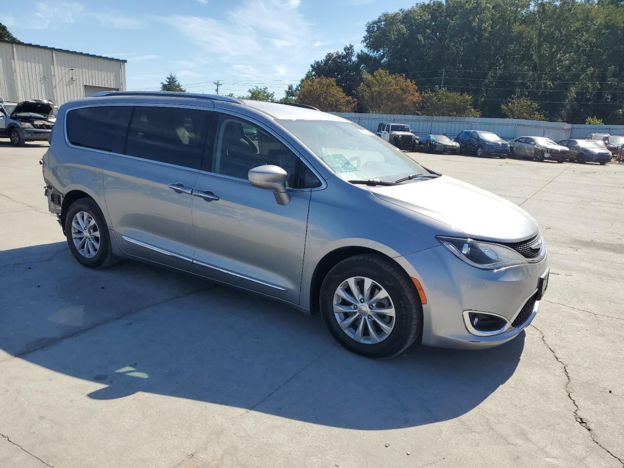 CHRYSLER PACIFICA TOURING L