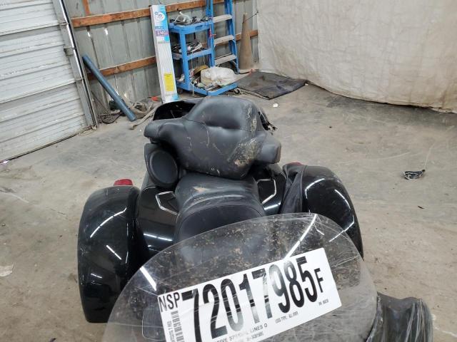 2017 HARLEY-DAVIDSON FLHTCUTG TRI GLIDE ULTRA 1HD1MAD1XHB860259