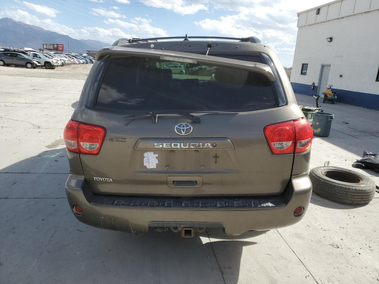 TOYOTA SEQUOIA SR5