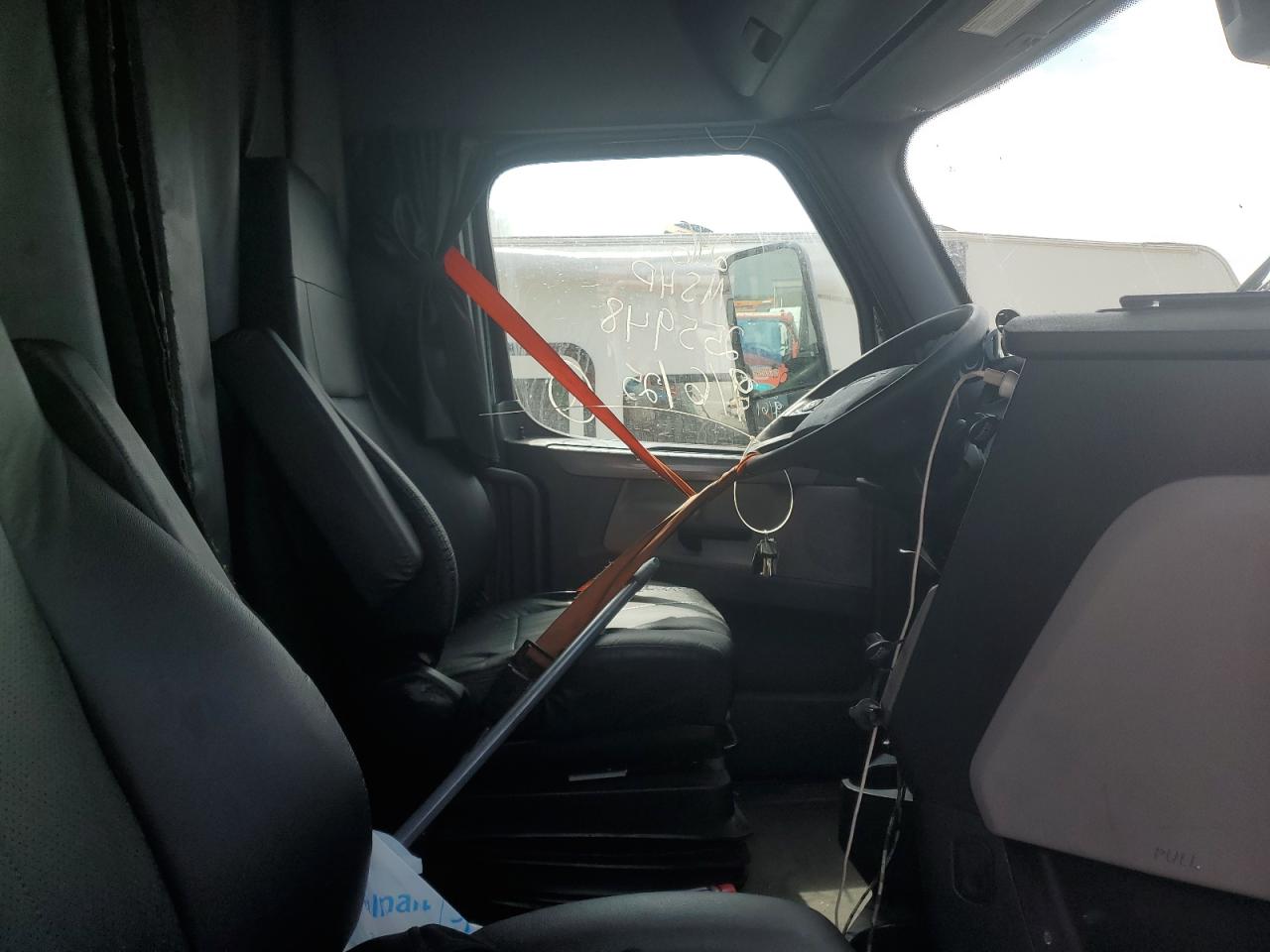 Lot #3270042333 2021 FREIGHTLINER CASCADIA 1