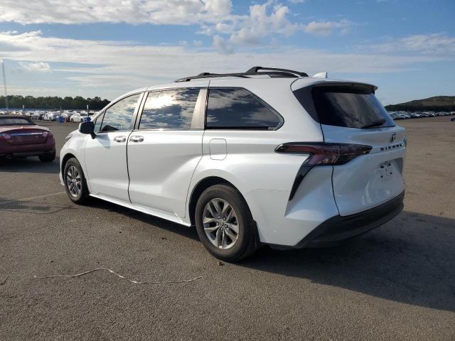 TOYOTA SIENNA XLE 2024 white  hybrid engine 5TDYRKEC4RS199328 photo #3