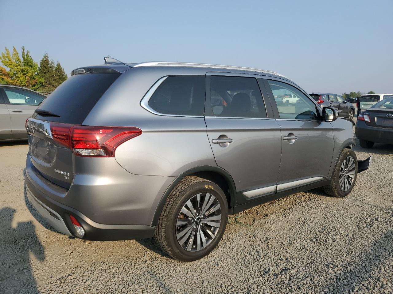 MITSUBISHI OUTLANDER SE