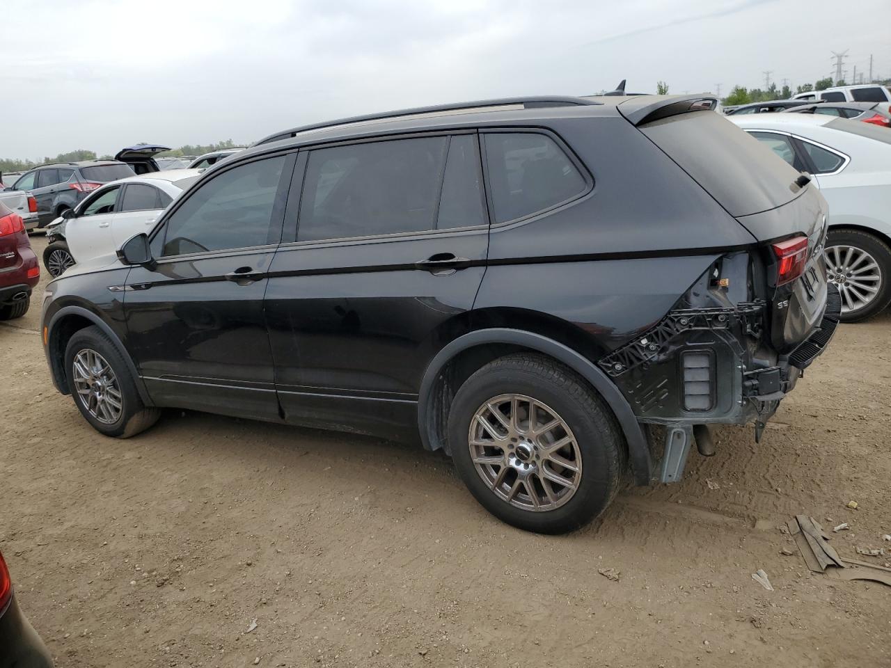 VOLKSWAGEN TIGUAN SE R-LINE BLACK