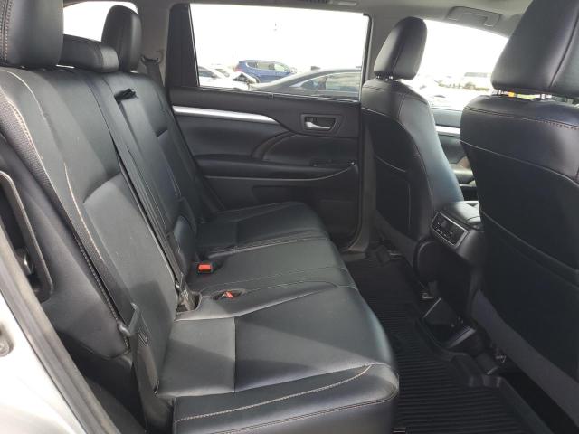 2018 TOYOTA HIGHLANDER SE 5TDJZRFH1JS812949