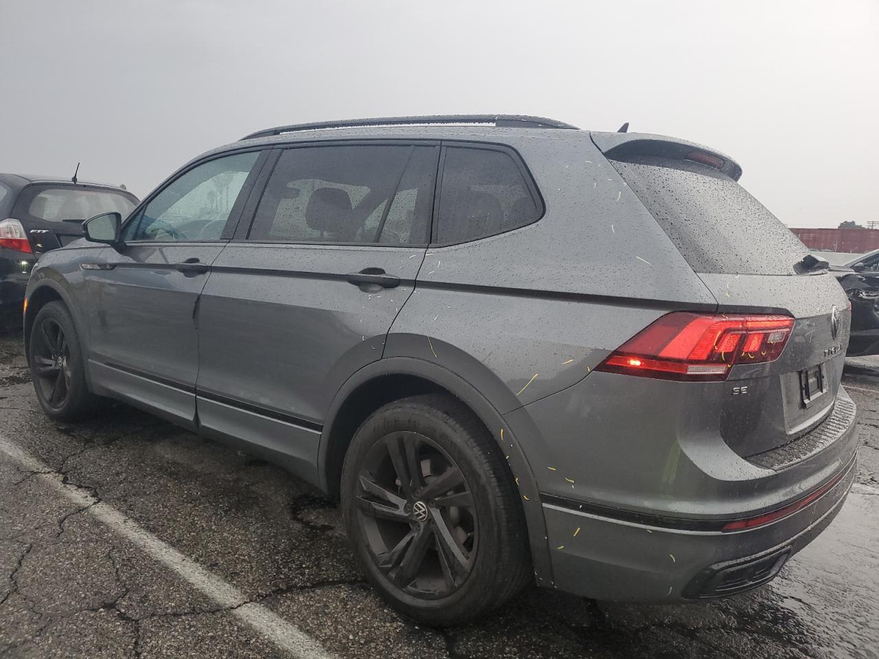 VOLKSWAGEN TIGUAN SE R-LINE BLACK