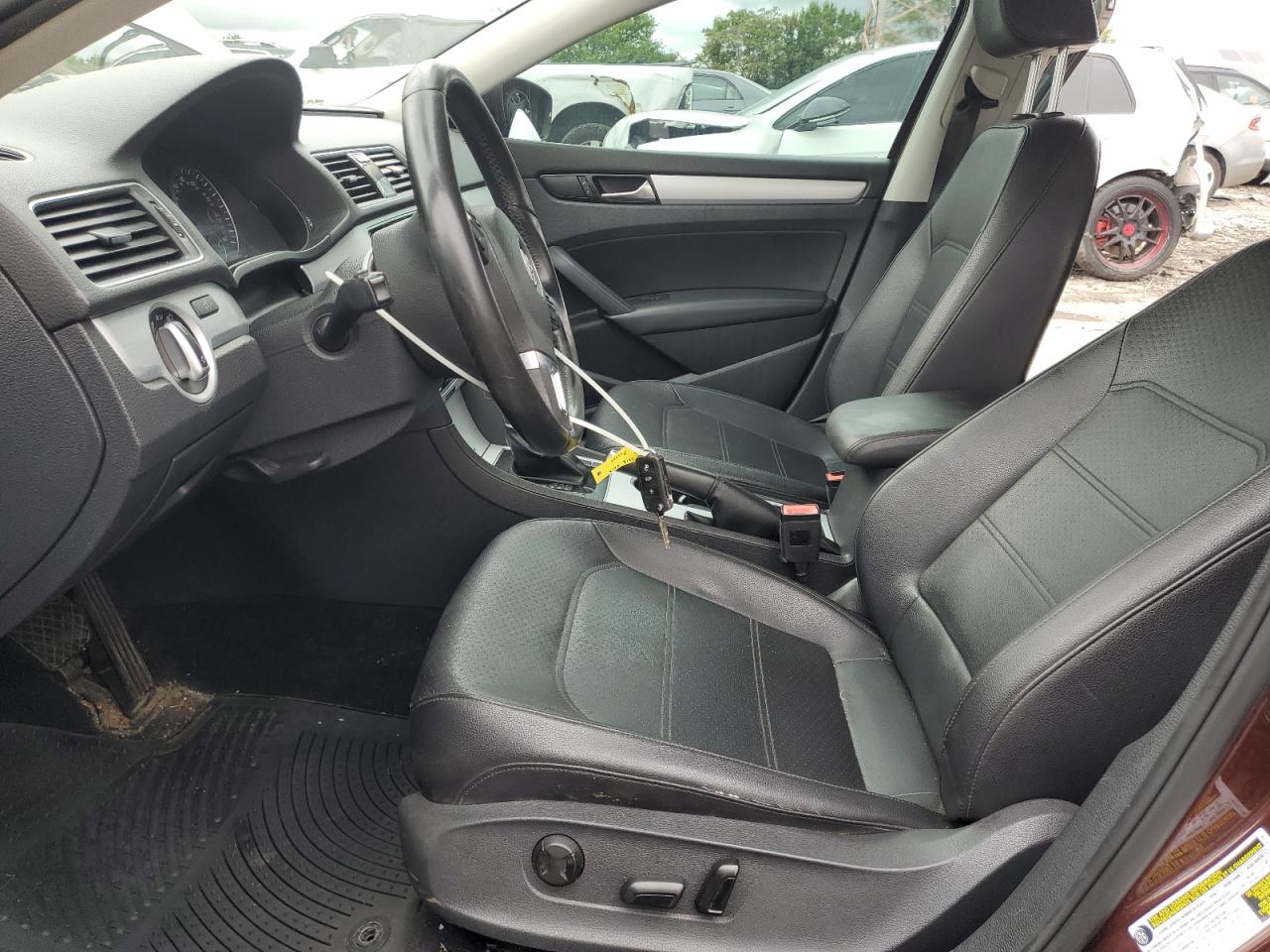 VOLKSWAGEN PASSAT SE