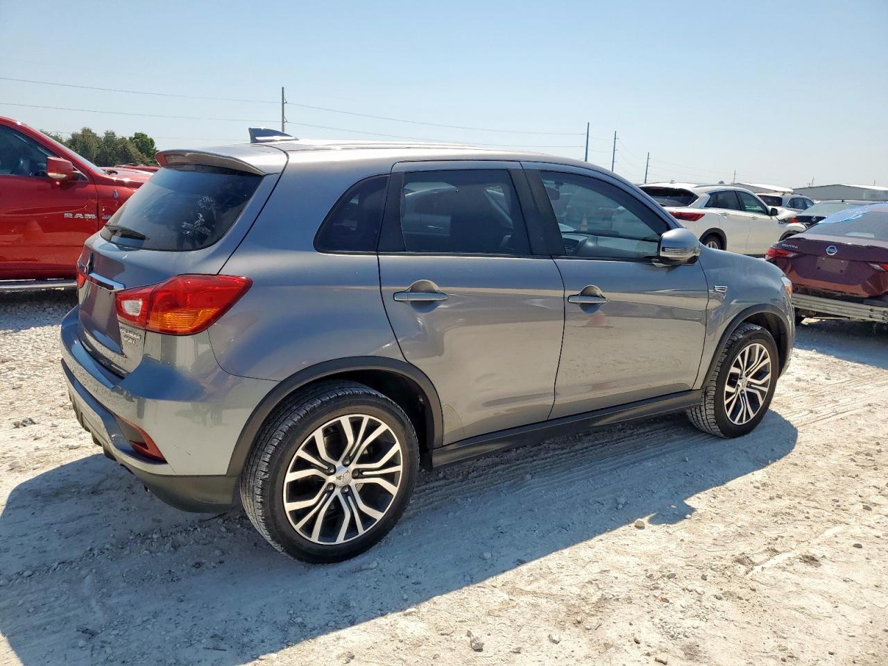 MITSUBISHI OUTLANDER ES
