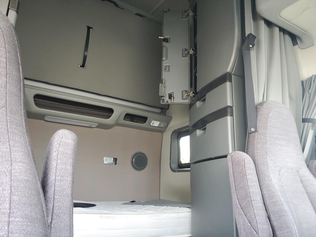 Lot #3278838273 2024 VOLVO VNL