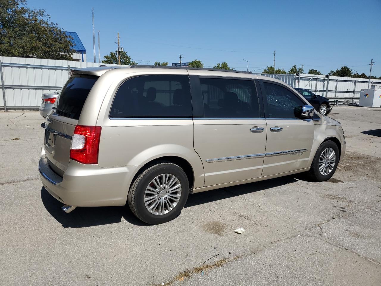 CHRYSLER TOWN & COUNTRY TOURING L