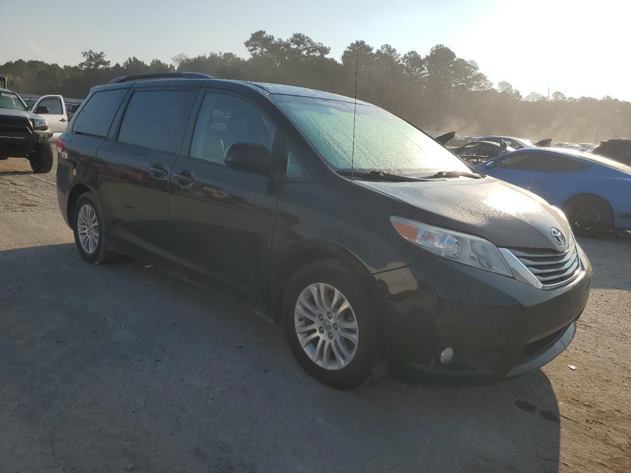 TOYOTA SIENNA XLE