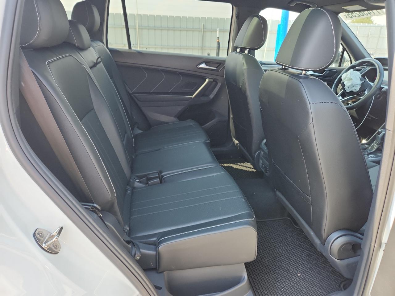 VOLKSWAGEN TIGUAN SE R-LINE BLACK