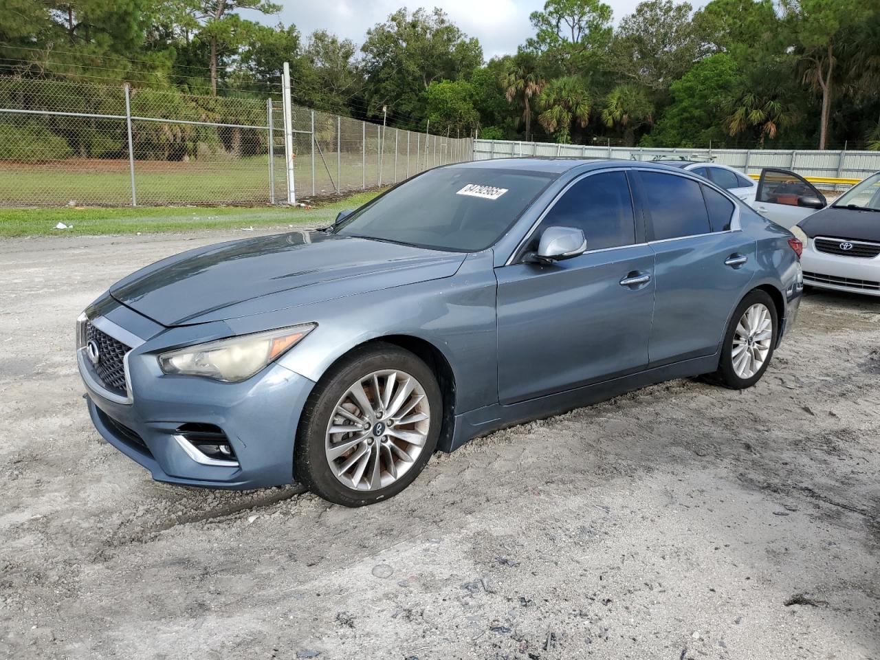 INFINITI Q50 LUXE