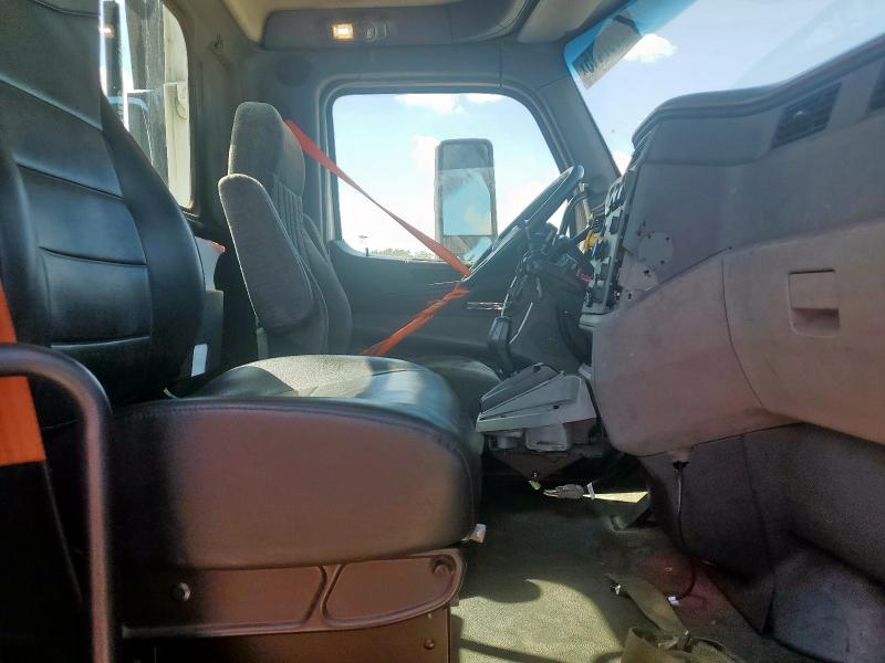 2017 PETERBILT TRACTOR 579 #3310749740