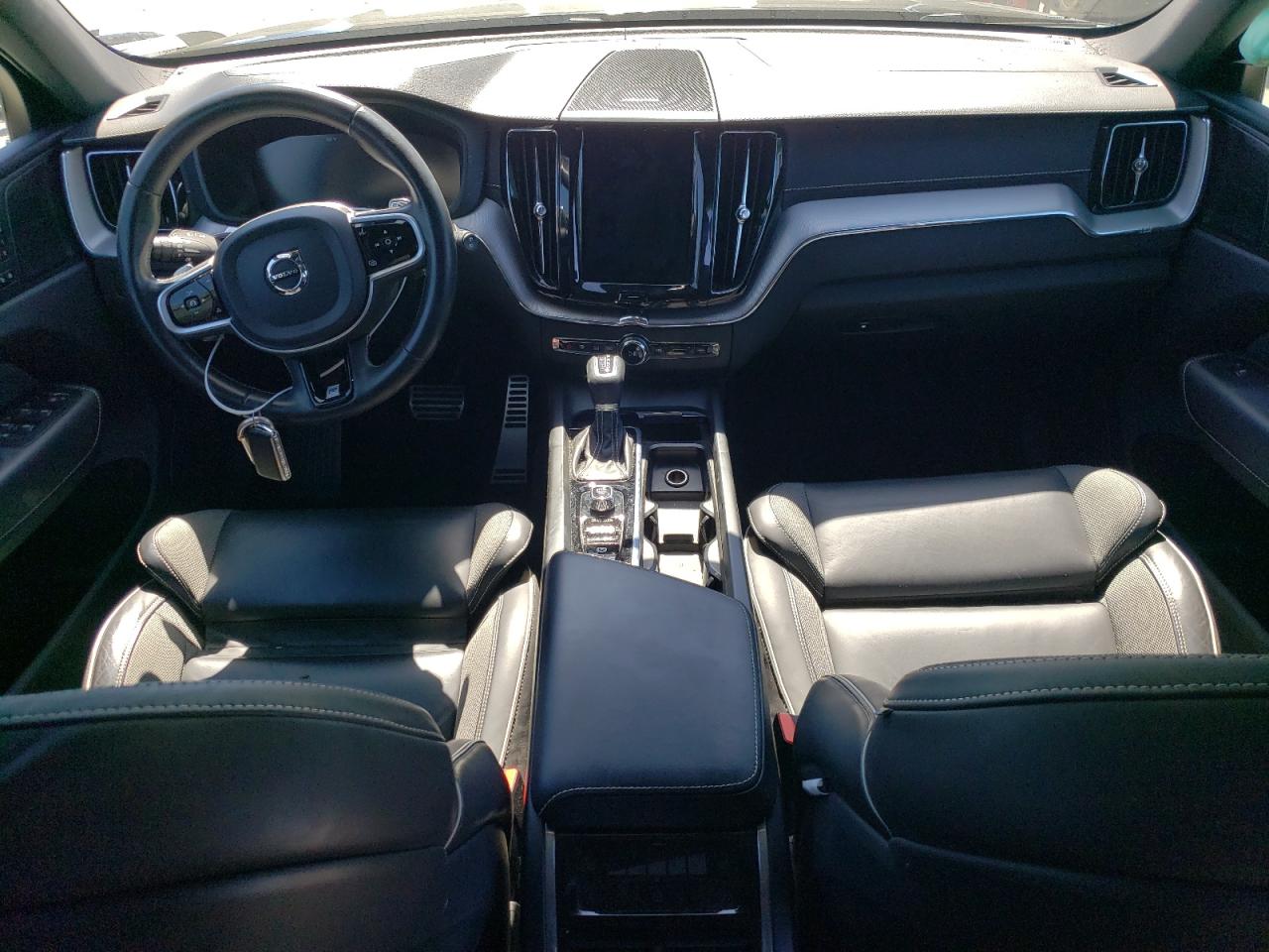 VOLVO XC60 T5 R-DESIGN