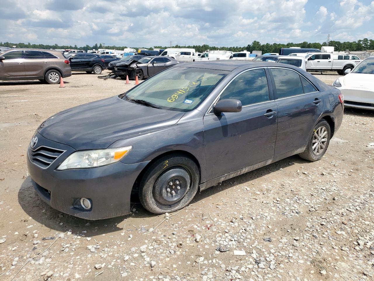 TOYOTA CAMRY BASE