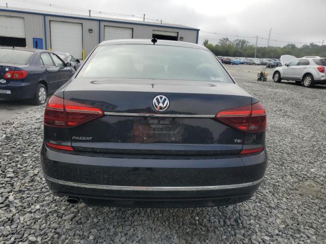 2017 VOLKSWAGEN PASSAT R-L 1VWDT7A31HC039696