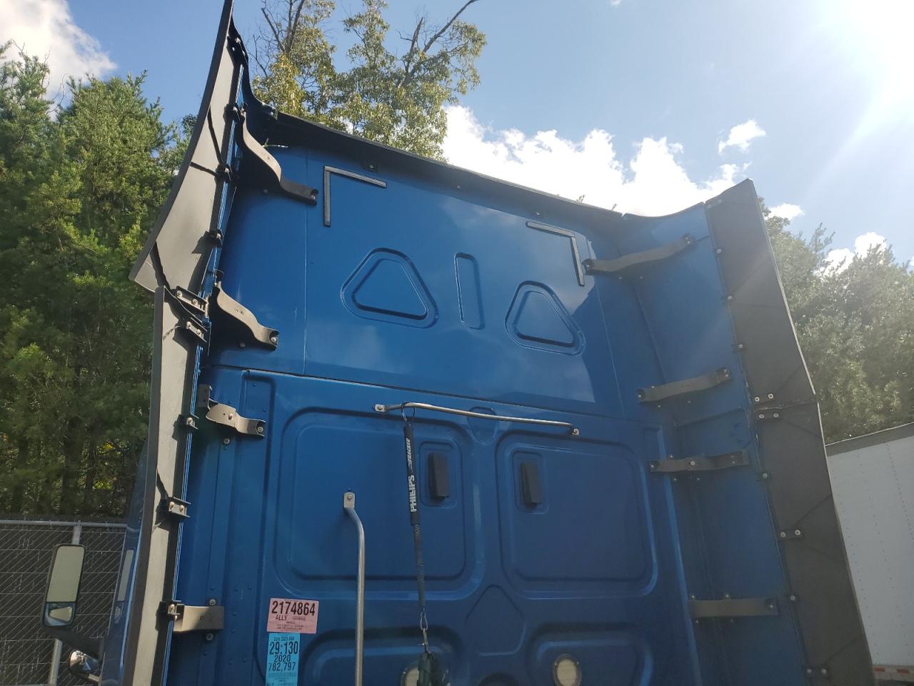 Lot #3311467271 2020 FREIGHTLINER CASCADIA 1