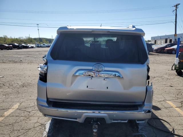 2018 TOYOTA 4RUNNER SR JTEBU5JR6J5609133