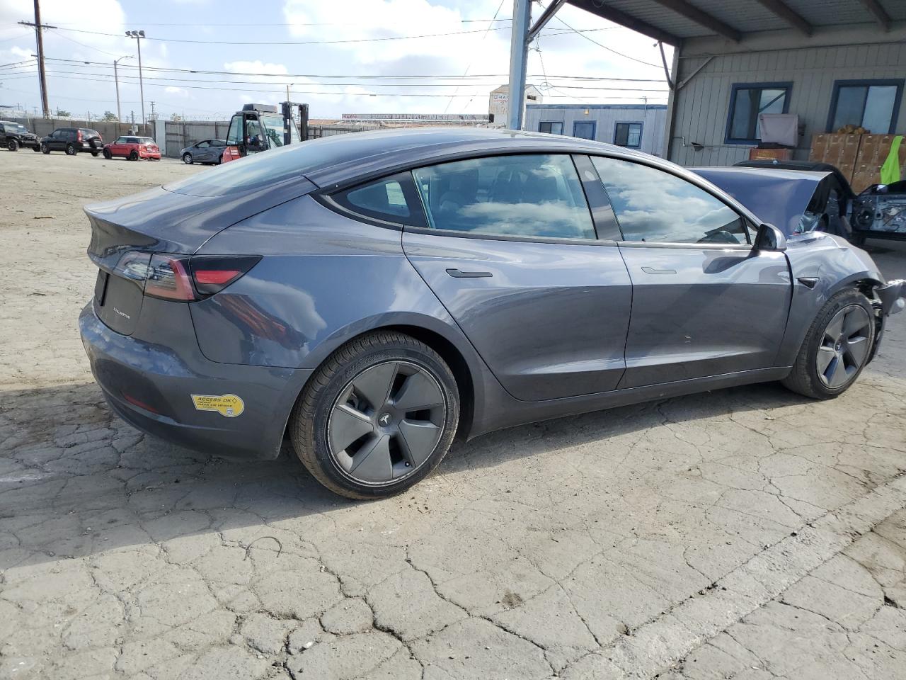 TESLA MODEL 3