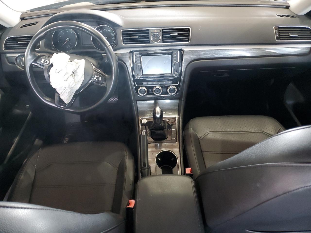 VOLKSWAGEN PASSAT SE